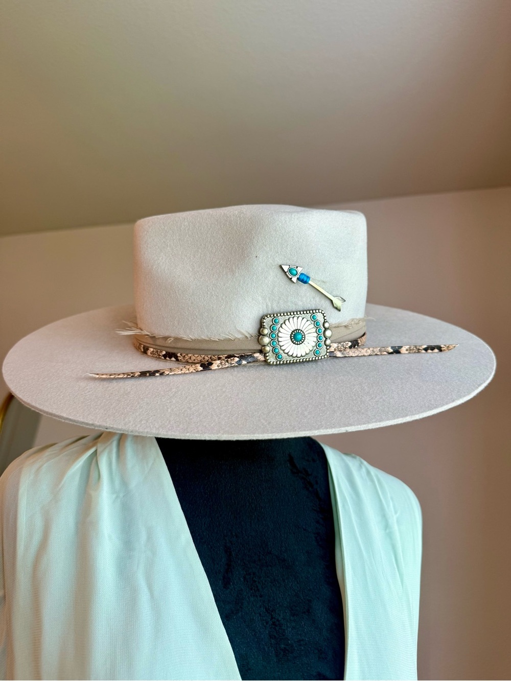 Charlie 1 Horse Neutral Wide-Brim Wool Hat Turquoise Concho